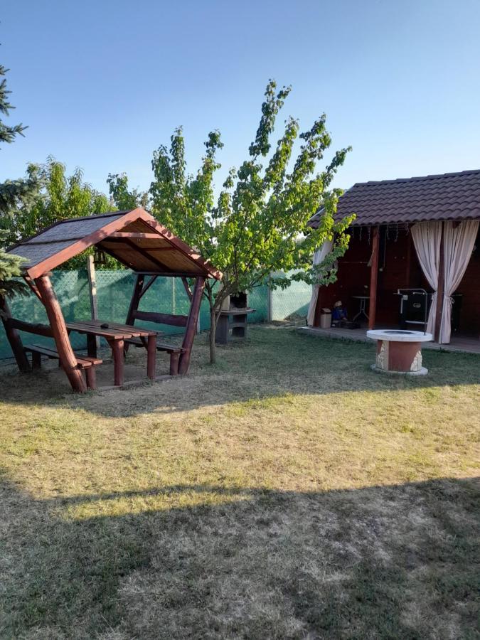Vadrozsa Vendeghaz-Apartman Demjén Exterior photo