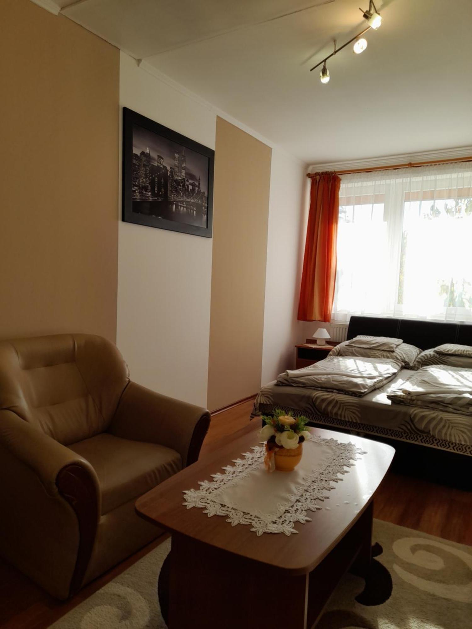 Vadrozsa Vendeghaz-Apartman Demjén Exterior photo