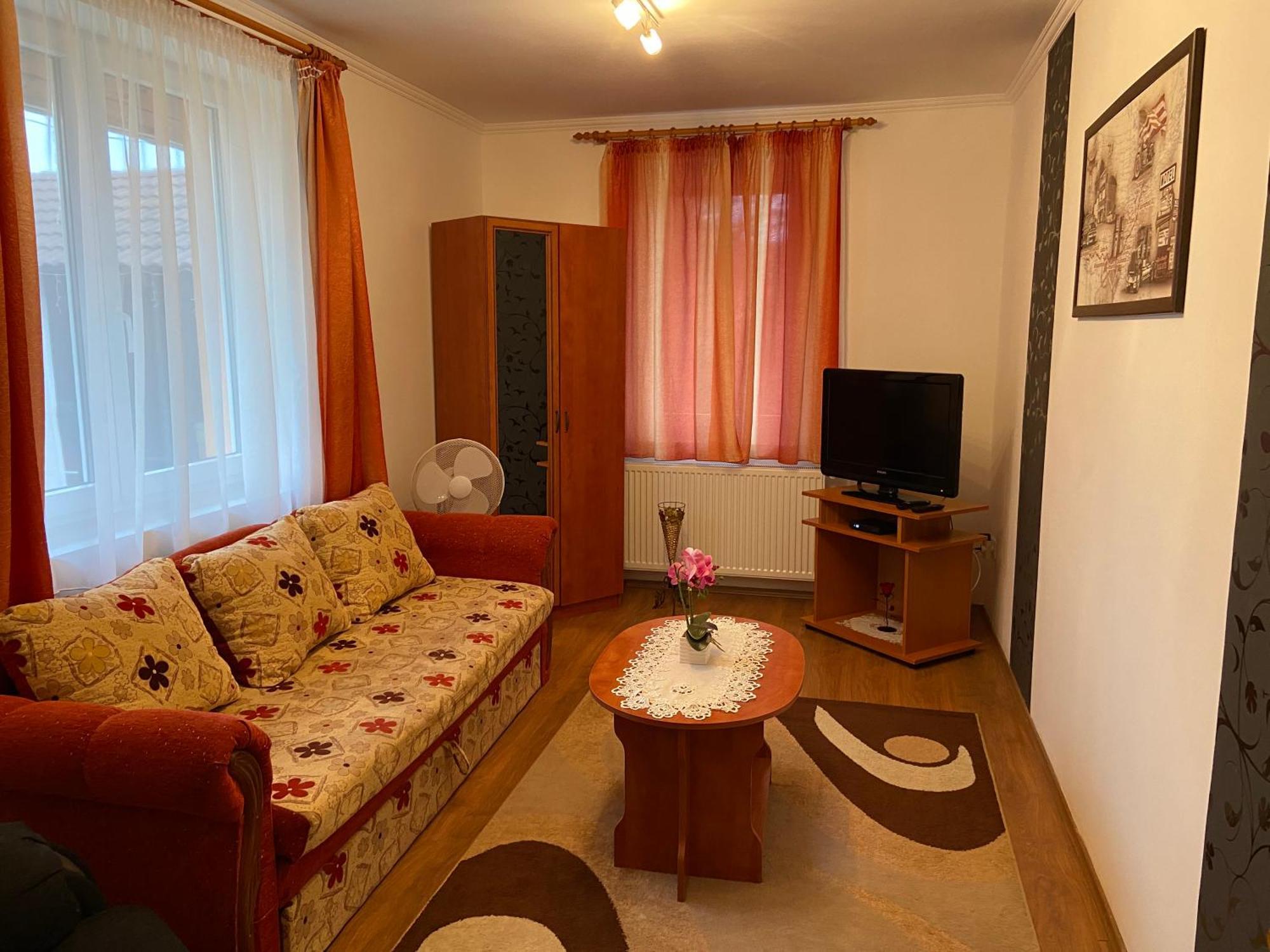 Vadrozsa Vendeghaz-Apartman Demjén Exterior photo